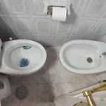 Privat bolig 3 Tercera Planta Sin Ascensor No Es Piso Entero! Compartir Bano Y Cocina ! *