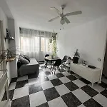 Privat bolig 3 Tercera Planta Sin Ascensor No Es Piso Entero! Compartir Bano Y Cocina ! *